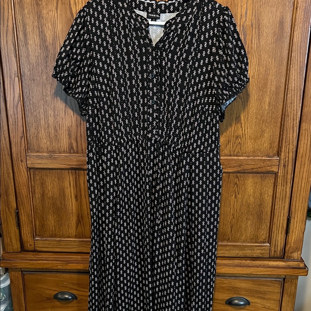 Torrid Black and White Patterned Midi Dress